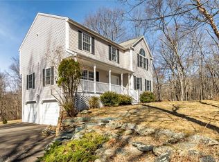 8 Park Ln, Woodbridge, CT 06525