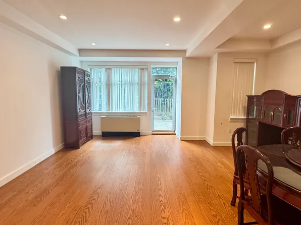 40-22 College Point Boulevard image 5 of 26