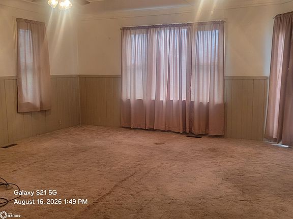 5th image of 1002 W South St