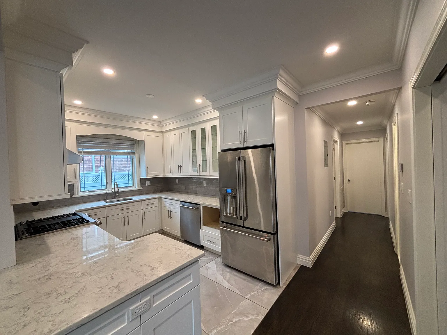 3 bed, 2300 sqft, $4,600 — Photo 4