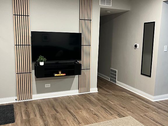 5th image of 1110 S Sumner St