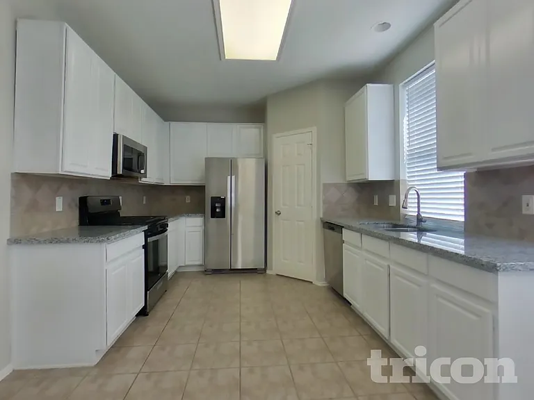 18810 Woodbreeze Dr — Photo 5