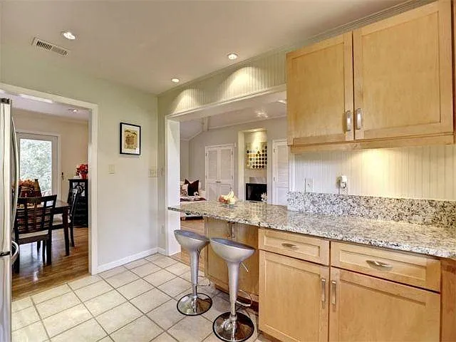 1624 Berkeley Ln NE — Photo 10