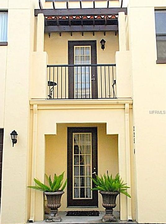 2nd image of 225 Pasadena Ave N #4