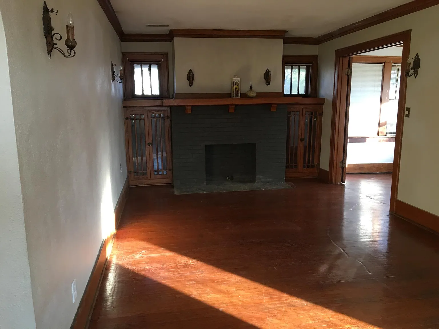 203 E McClure Ave photo 1