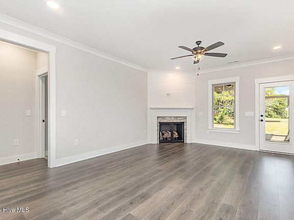 4th image of 47 Royal Avenue