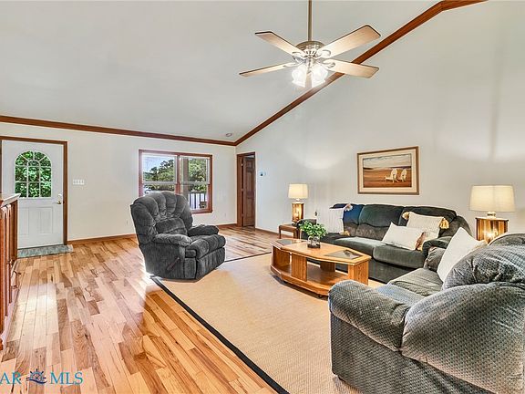 4th image of 1060 Ocran Rd