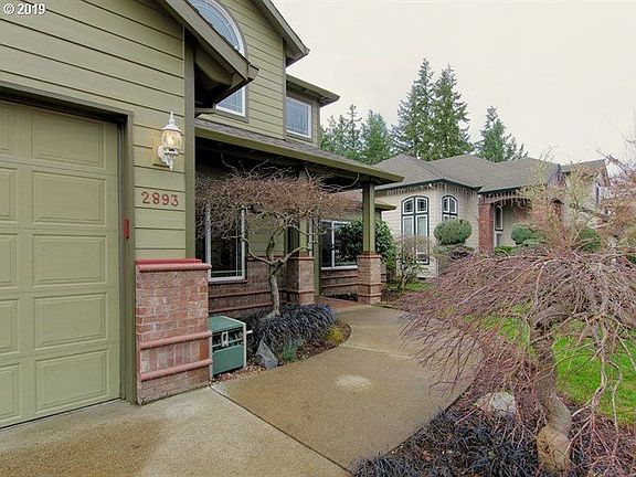 2nd image of 2893 NE Charlois Dr