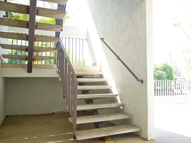 1033 Cordova St #11 — Photo 13