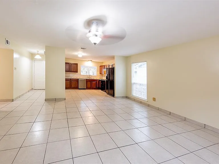 49 Blue Fox Rd — Photo 2