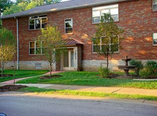 5853 Sunshine Dr APT 1W, Saint Louis, MO 63109