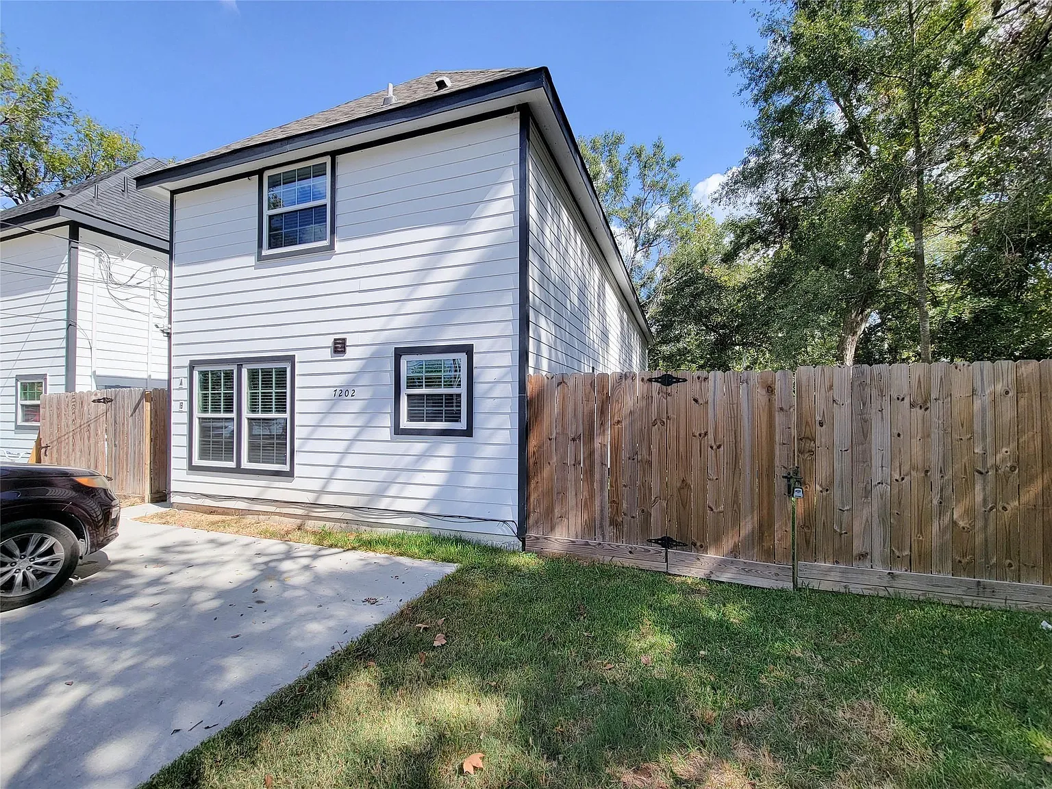 3 bed, 2.0 bath, 1160 sqft, $1,600 — Photo 2