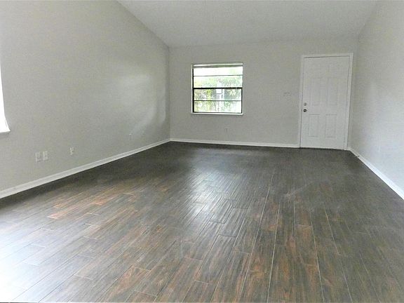 3rd image of 2717 E Pine St