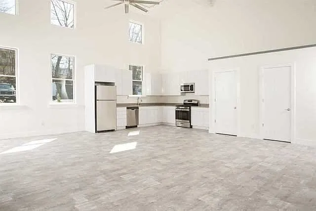 1 bed, 2.5 bath, 1600 sqft, $3,600 — Photo 2