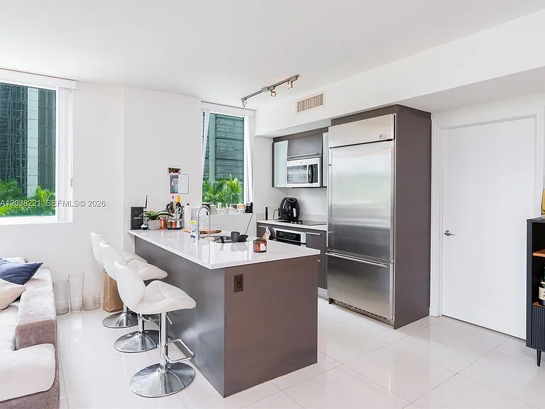 500 Brickell Ave #402 — Photo 4