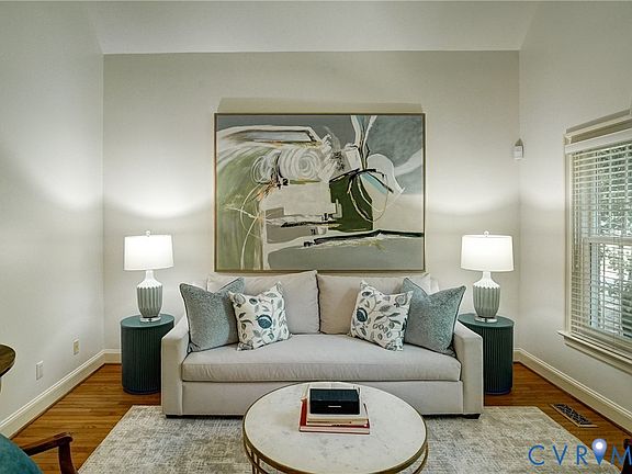 5th image of 12 E Square Ln
