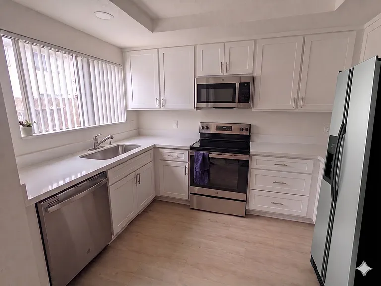 4165 Tiberon Dr — Photo 2