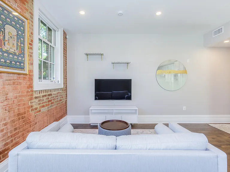 901 D St NE #1 — Photo 12