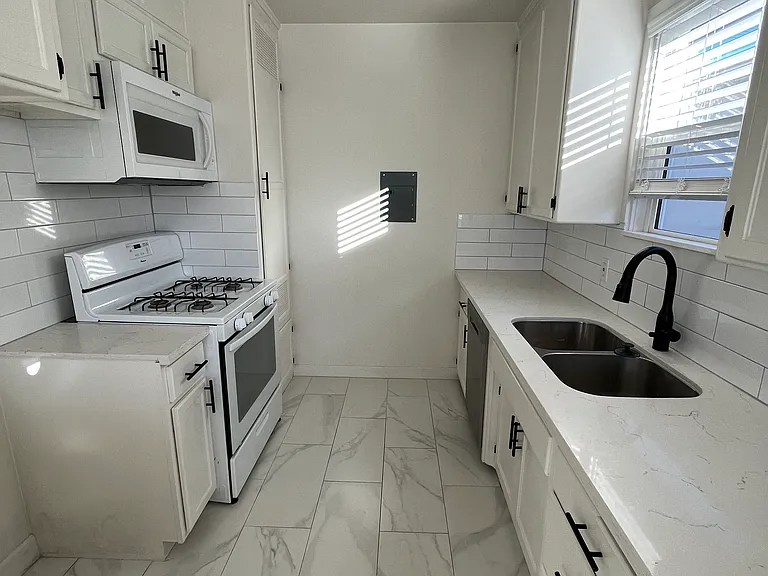 2464 N Brighton St #2462 — Photo 8