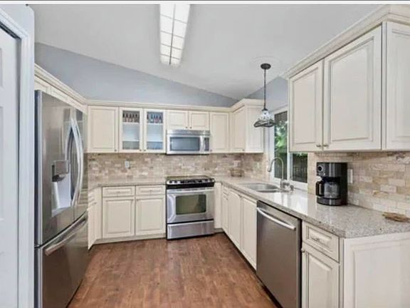 5th image of 850 SW Durham Terrace
