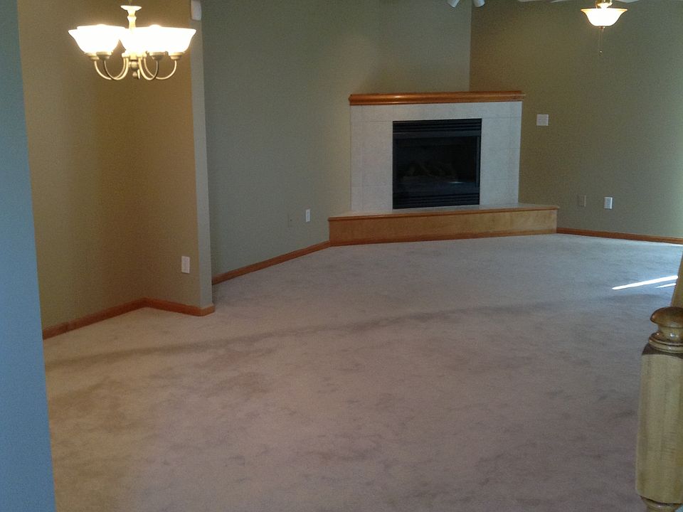 Living room w/gas fireplace