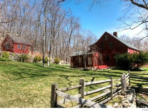 Beautiful grounds with main house, studio and 2 car-garage/barn