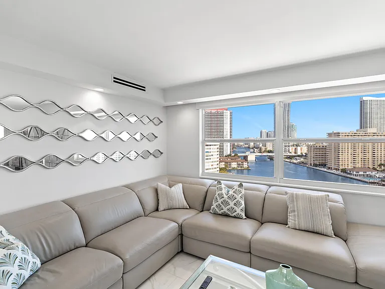 121 Golden Isles Dr #Penthouse 1 — Photo 27