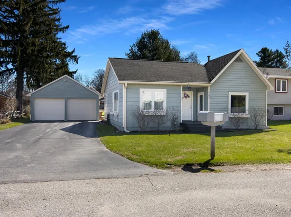 609 Spruce St, Elk Rapids, MI 49629