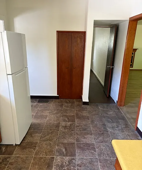 925 NE D St — Photo 11