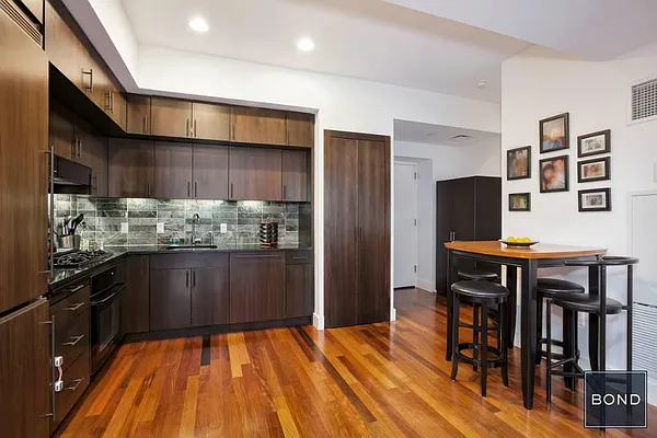Sold by Bond New York | media 14