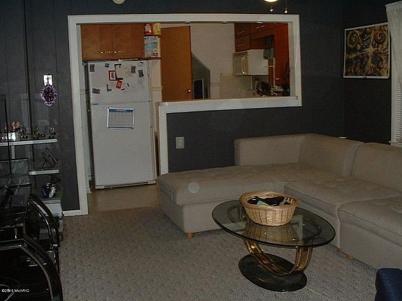 5th image of 2022 Prospect Ave NE