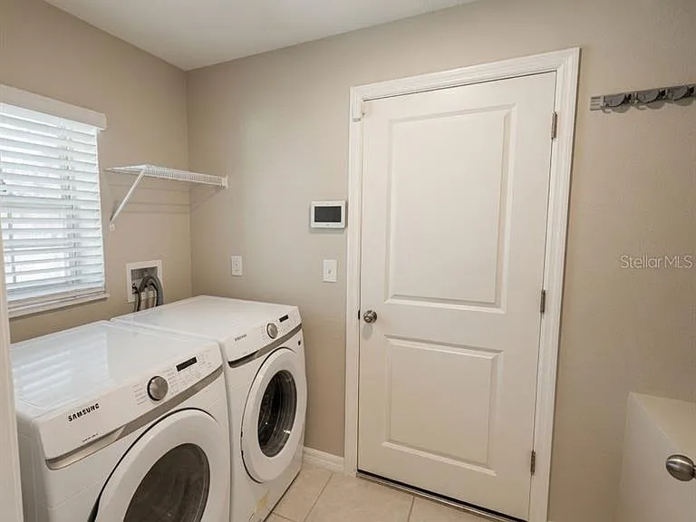 838 Olive Conch St — Photo 4