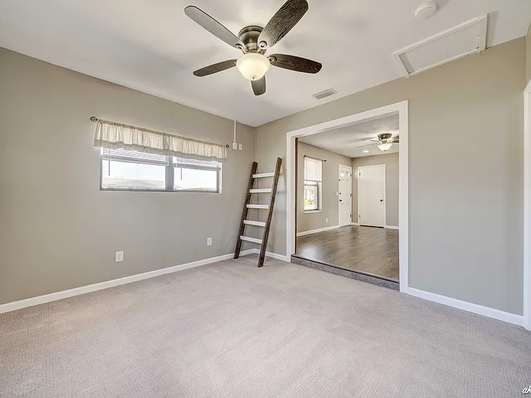114 S Kimbrel Ave — Photo 5
