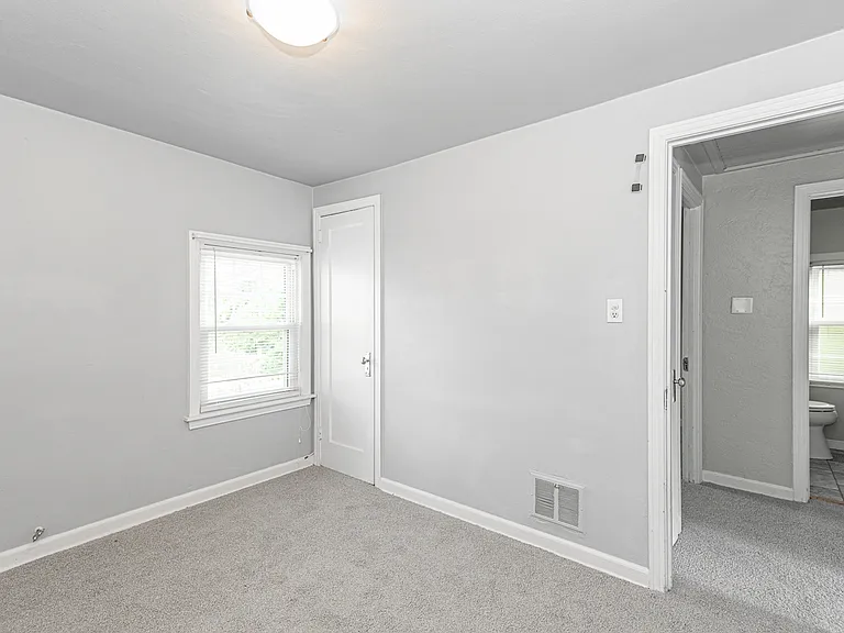 1104 Shadycrest Dr — Photo 17
