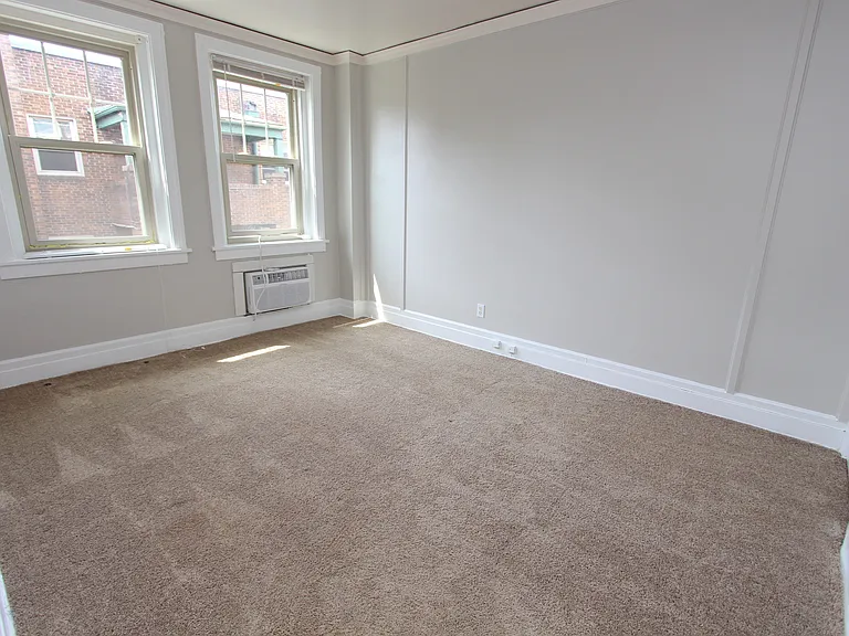 5610 Hobart St — Photo 5