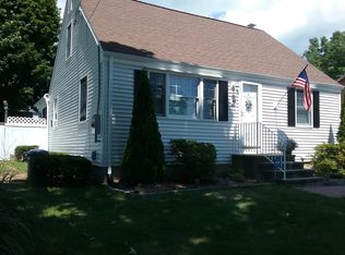 17 South Pkwy, Clinton, CT 06413