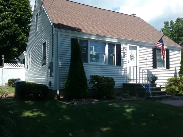 17 South Pkwy, Clinton, CT 06413