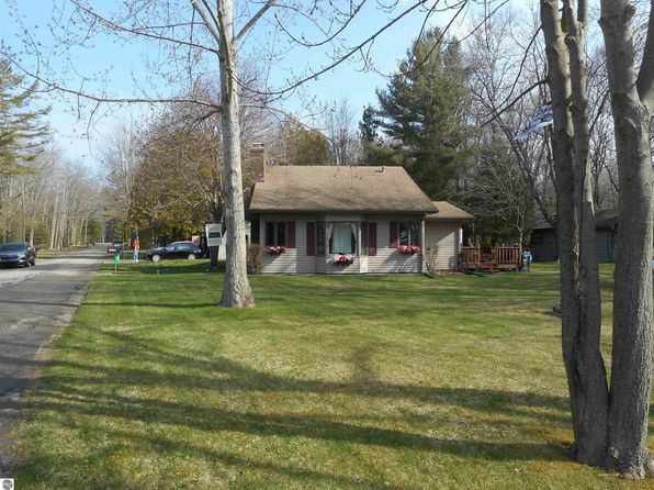1851 Iris Dr, East Tawas, MI 48730