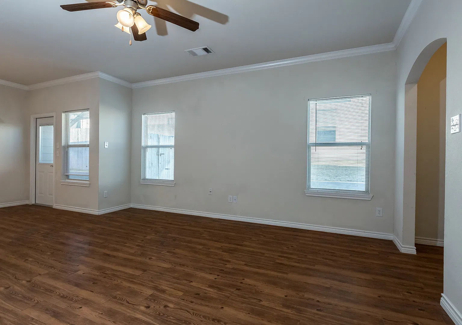 Great 3 Bed/2 Bath/2 Car Garage Rental with Fridge backing onto Holland Lake Trail! — Photo 3