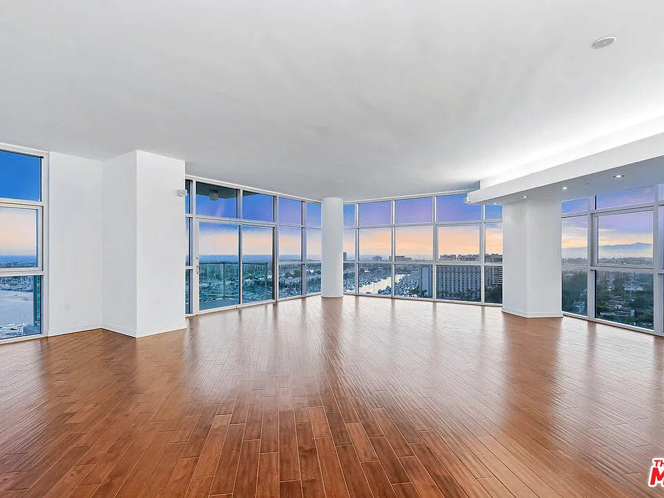 13700 Marina Pointe Dr #1903