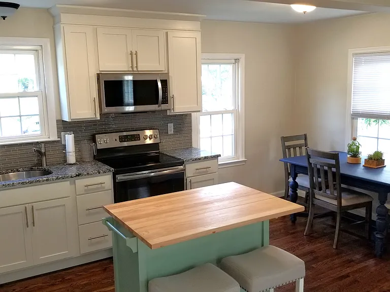 521 N Rembrandt Ave — Photo 3