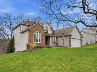 7288 Foxgate Dr, Brighton, MI 48116