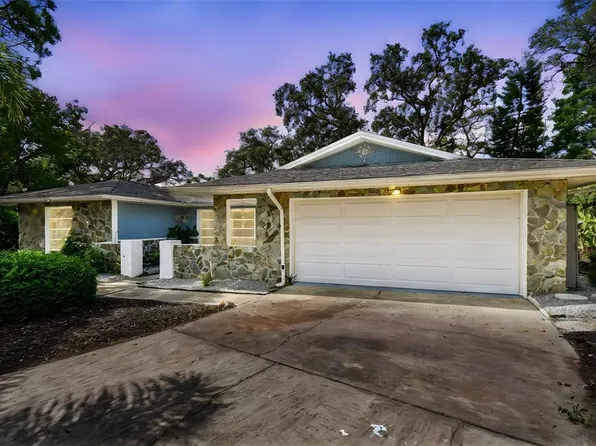 1392 Burnt Oak St, Tarpon Springs, FL 34689