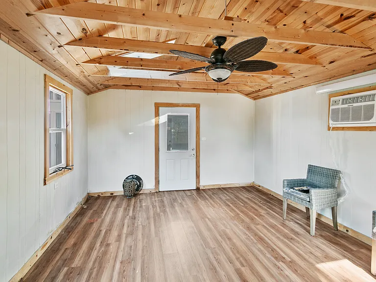 3N425 N Howard Ave — Photo 19