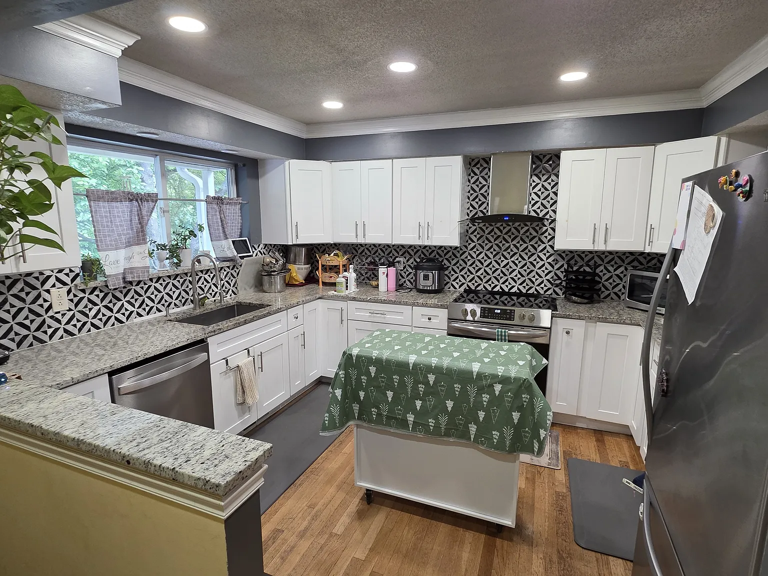 2 bed, 3.5 bath, 2500 sqft, $2,850 — Photo 2