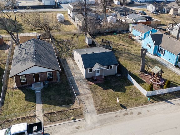 4th image of 1830 N Livingston Ave