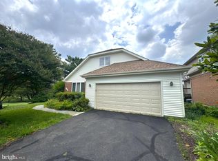4507 Highland Green Ct, Alexandria, VA 22312