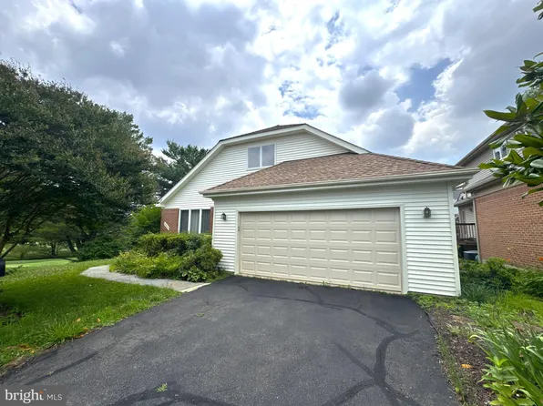 4507 Highland Green Ct, Alexandria, VA 22312