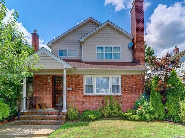 130 Barwick Street, Floral Park, NY 11001