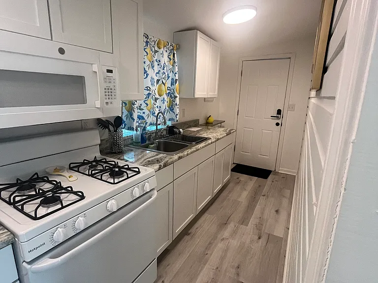 1095 Columbus St #A — Photo 14